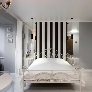  Апартаменты Charming In Pechersk